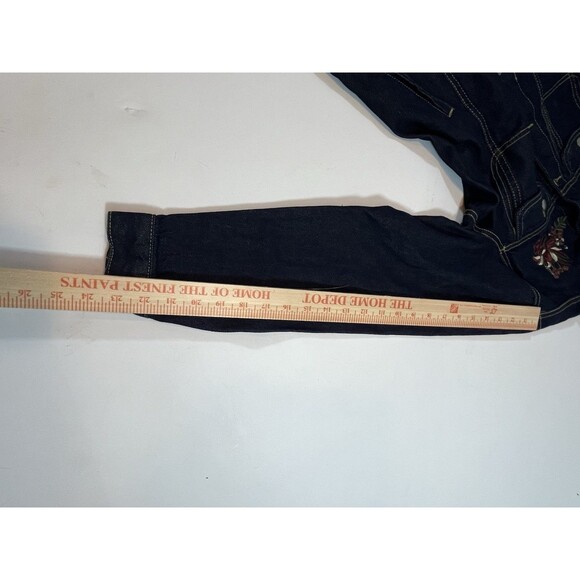 Collections Etc Denim Jacket Size Medium Blue Embroidered Floral Boho Art - Picture 13 of 13